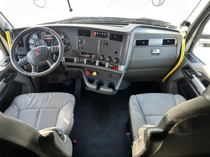 2021 Kenworth T680-32