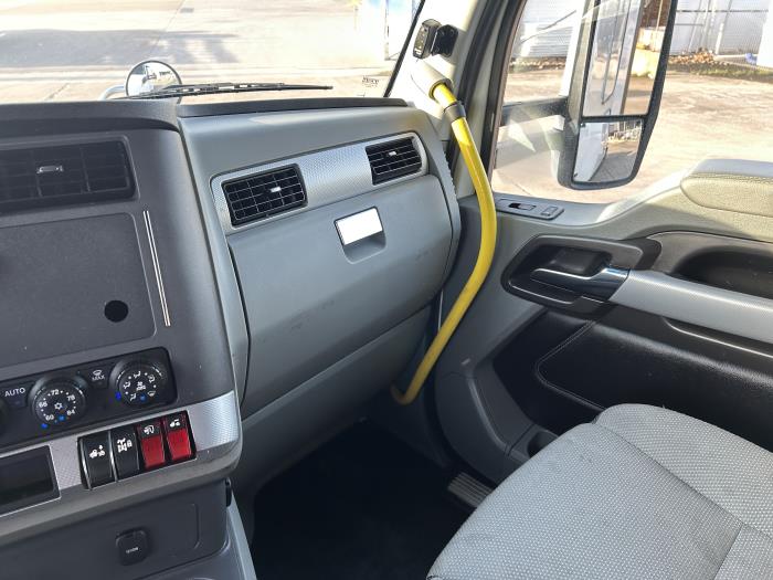 2021 Kenworth T680-33