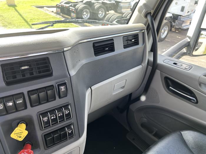 2020 Peterbilt 579-28