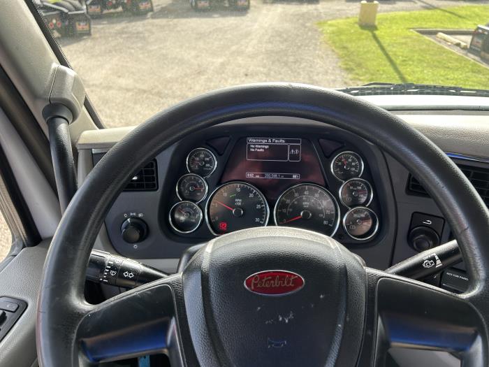 2020 Peterbilt 579-31