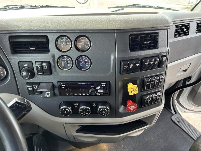 2021 Peterbilt 567-33