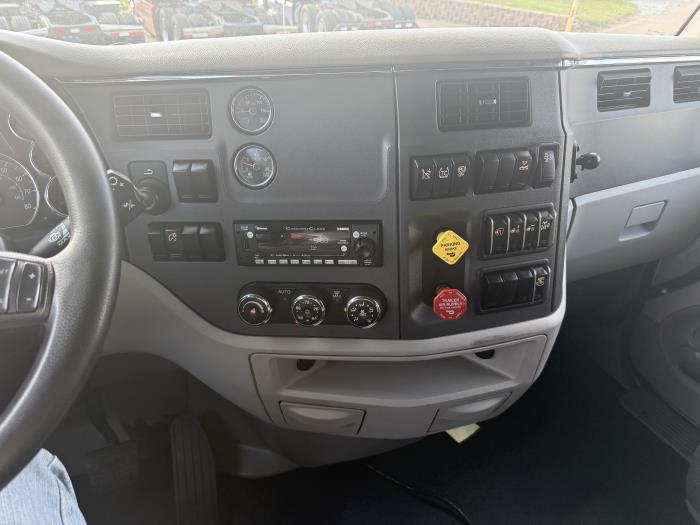 2021 Peterbilt 579-6