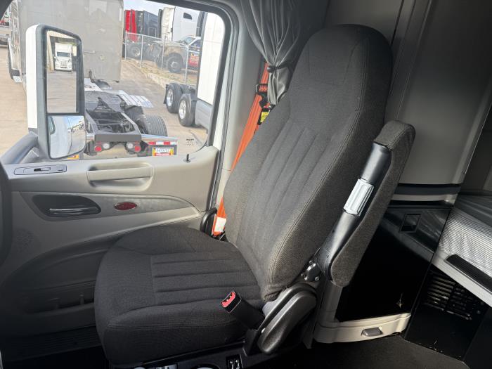 2021 Peterbilt 579-8