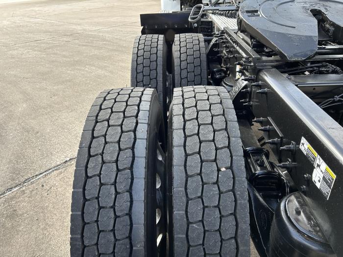 2020 Peterbilt 567-13
