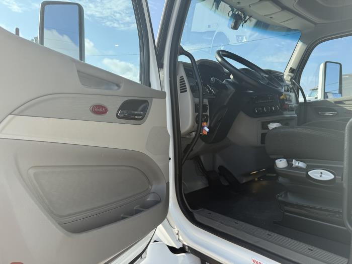 2021 Peterbilt 579-16
