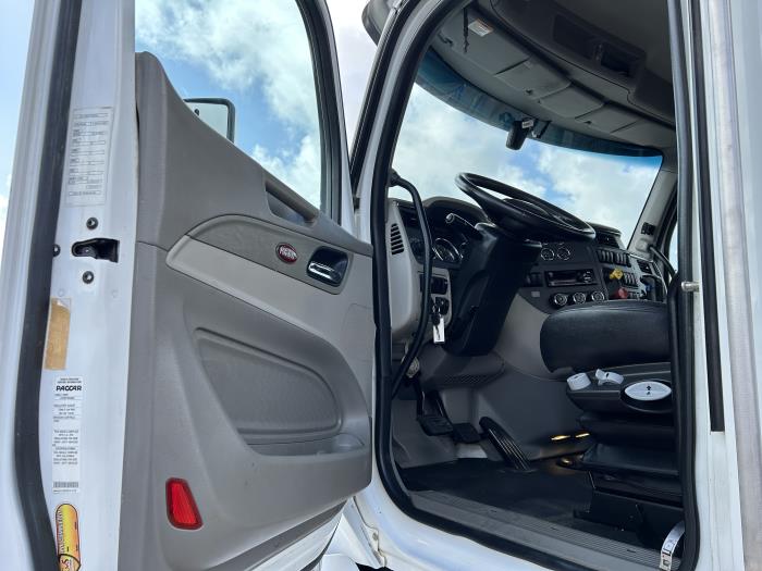 2020 Peterbilt 567-25