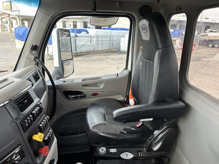 2020 Peterbilt 567-26