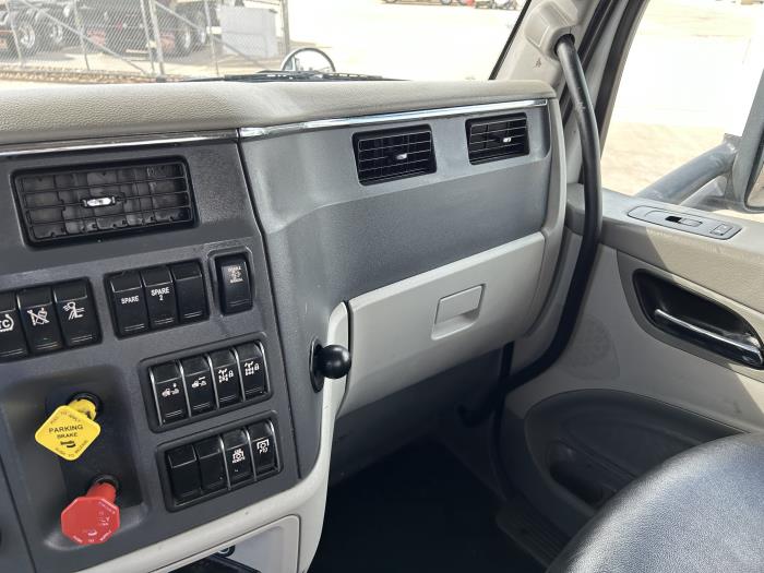 2020 Peterbilt 567-29