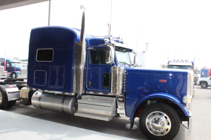 2024 Peterbilt 389-8