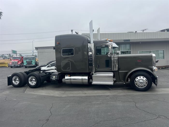 2023 Peterbilt 389-4