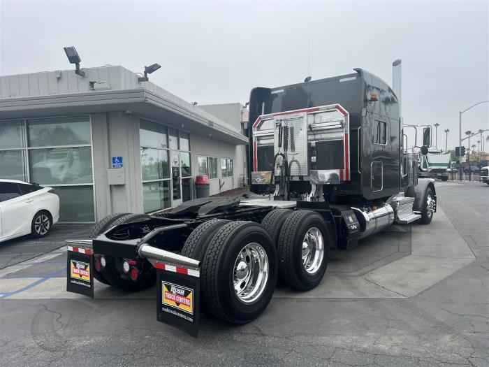 2023 Peterbilt 389-5