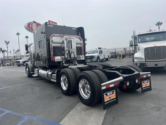 2023 Peterbilt 389-7