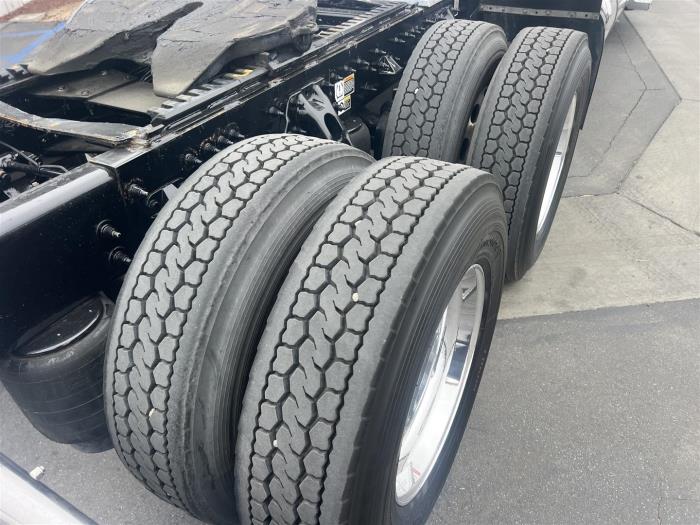 2023 Peterbilt 389-13