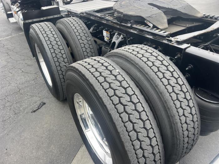 2023 Peterbilt 389-14