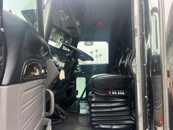 2023 Peterbilt 389-23
