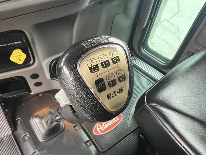 2023 Peterbilt 389-30