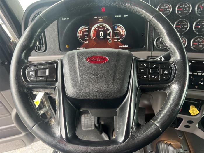 2023 Peterbilt 389-32