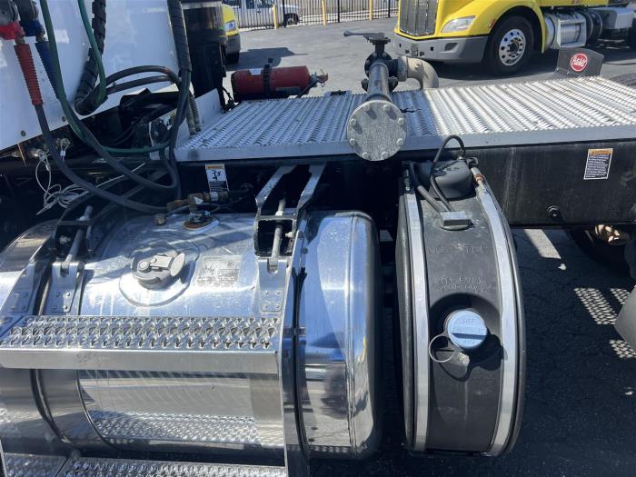 2020 Peterbilt 567-12