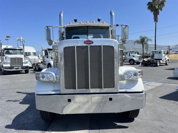 2021 Peterbilt 389-2