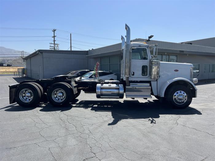 2021 Peterbilt 389-4