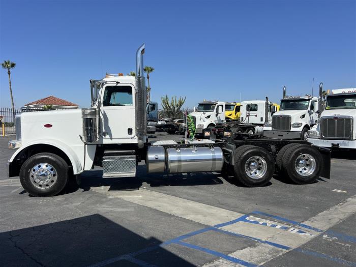2021 Peterbilt 389-8