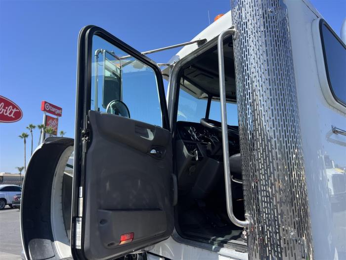 2021 Peterbilt 389-17