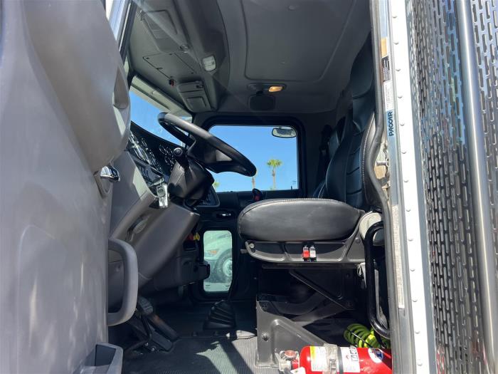 2021 Peterbilt 389-18