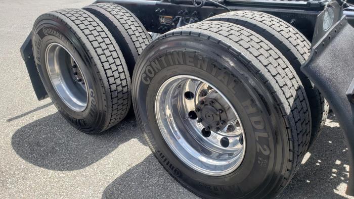 2019 Peterbilt 579-28
