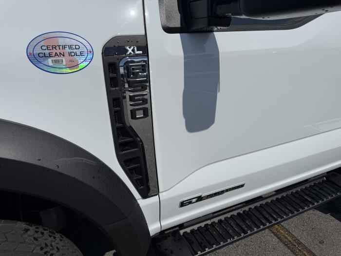 2025 Ford F-550-7