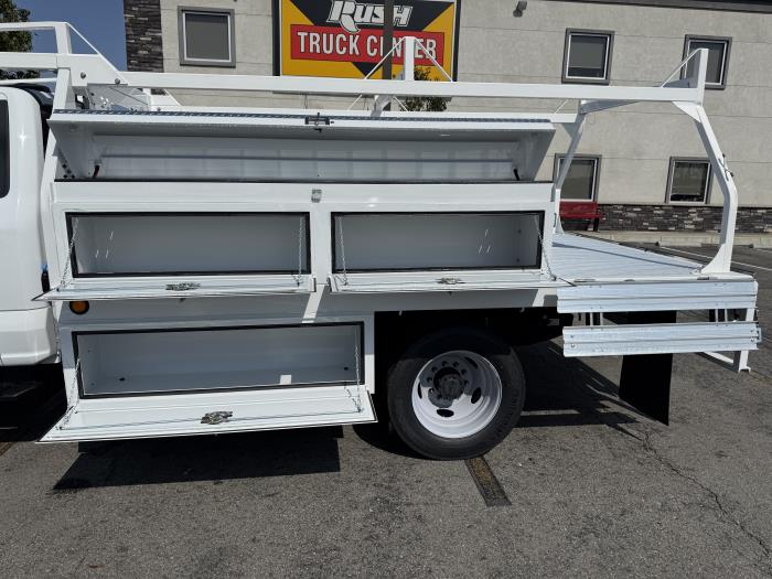 2025 Ford F-550-8