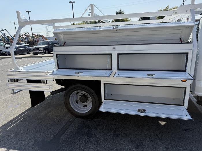 2025 Ford F-550-15