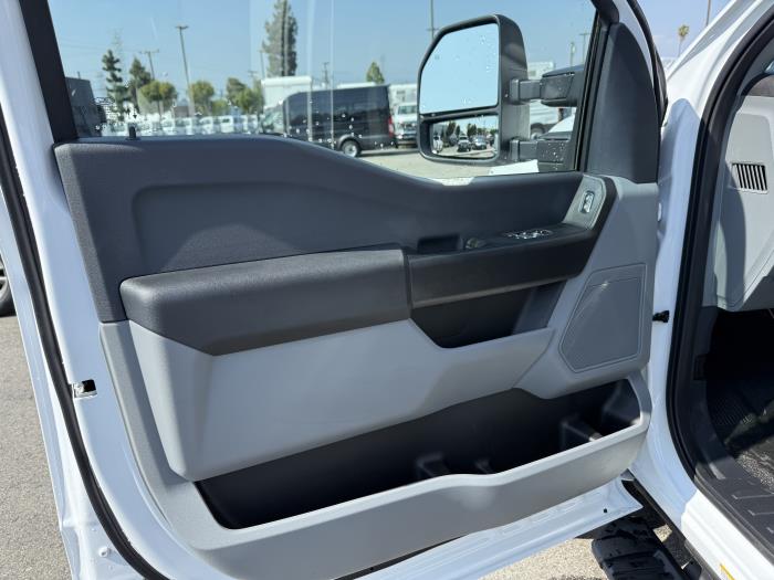 2025 Ford F-550-21