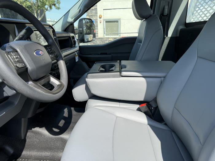 2025 Ford F-550-23
