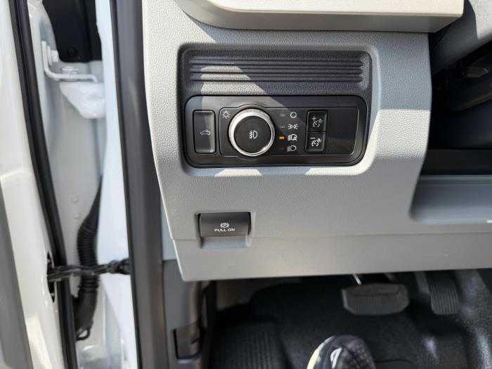 2025 Ford F-550-33