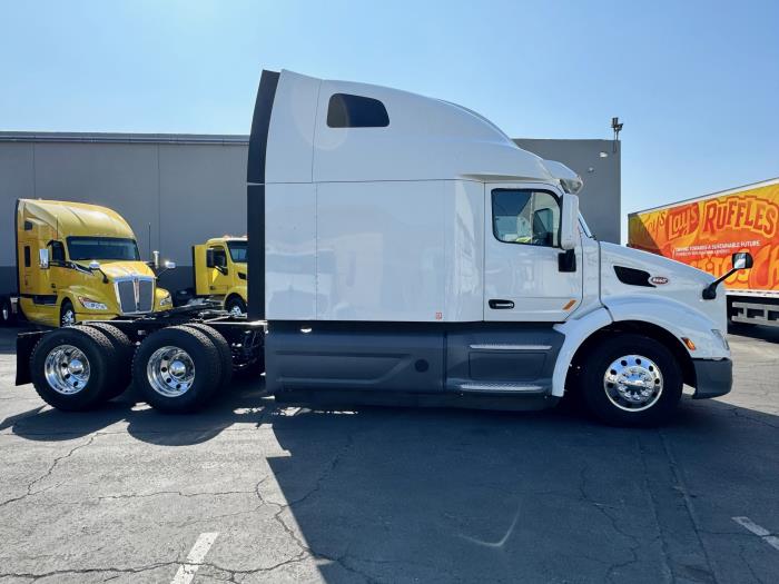 2021 Peterbilt 579-4