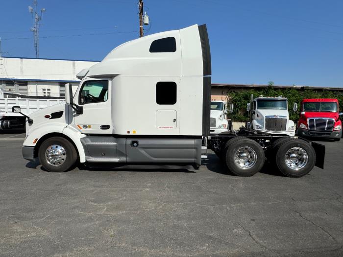2021 Peterbilt 579-8