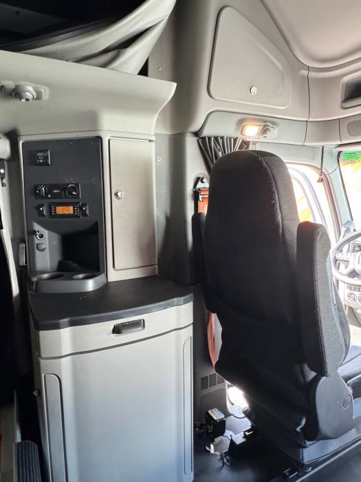 2021 Peterbilt 579-16