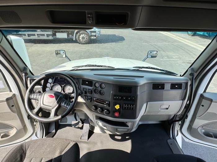 2022 Peterbilt 579-12