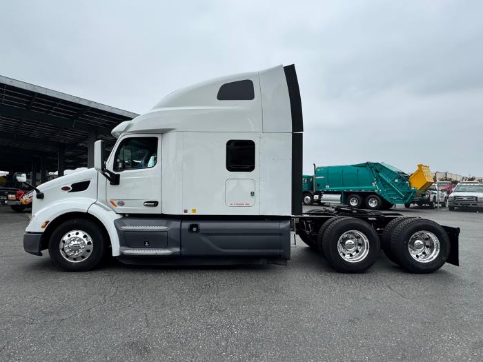 2021 Peterbilt 579-8