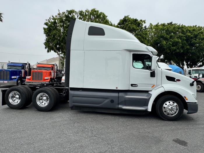 2021 Peterbilt 579-4