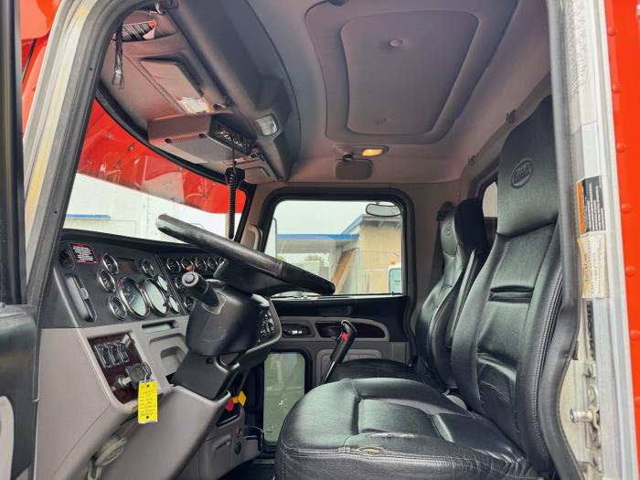 2017 Peterbilt 389-11