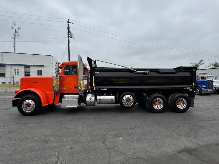 2017 Peterbilt 389-8