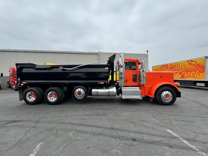 2017 Peterbilt 389-4