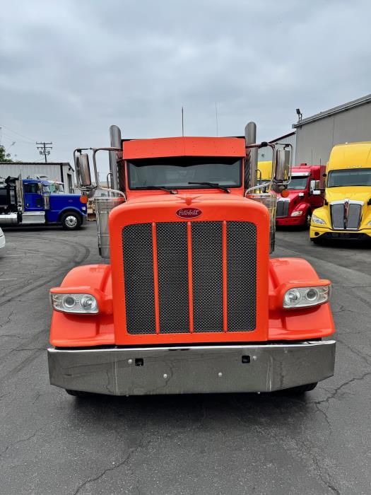 2017 Peterbilt 389-2