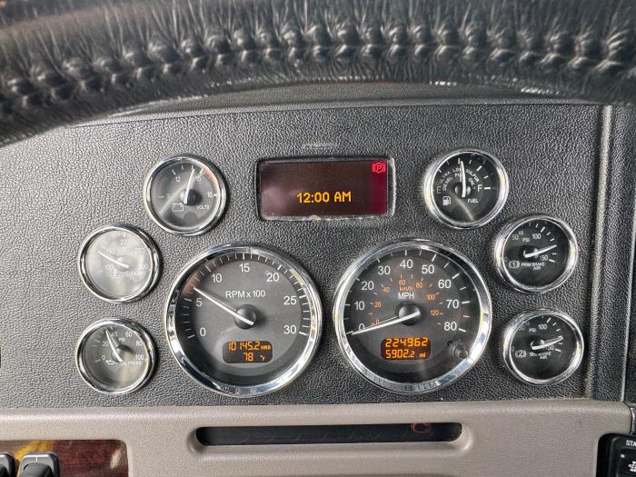 2018 Peterbilt 389-13