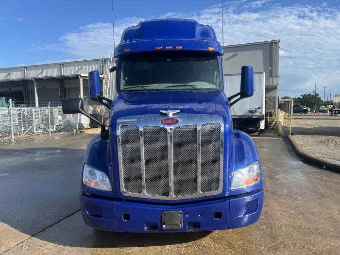 2022 Peterbilt 579-8
