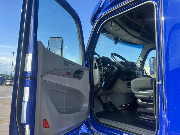 2022 Peterbilt 579-25