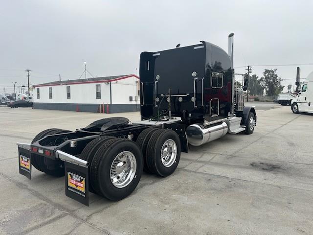 2022 Peterbilt 389-2