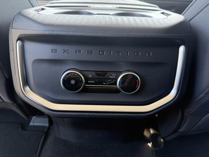 2025 Ford Expedition-16