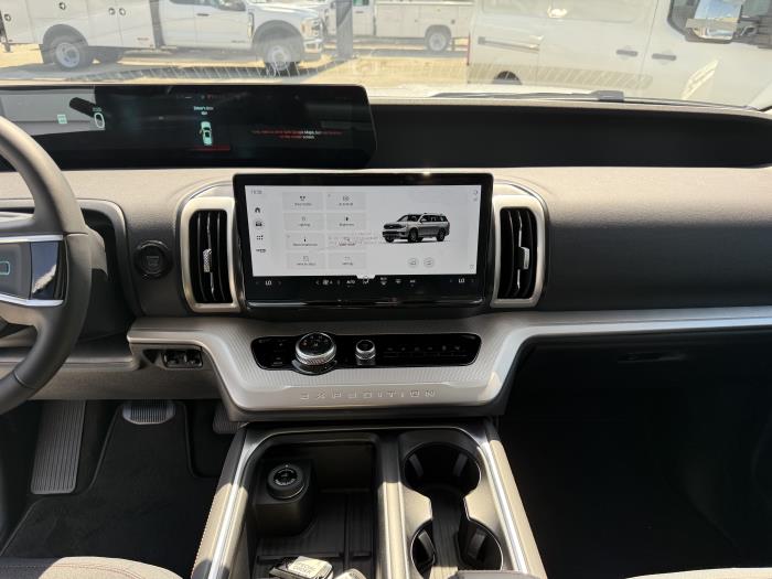 2025 Ford Expedition-19